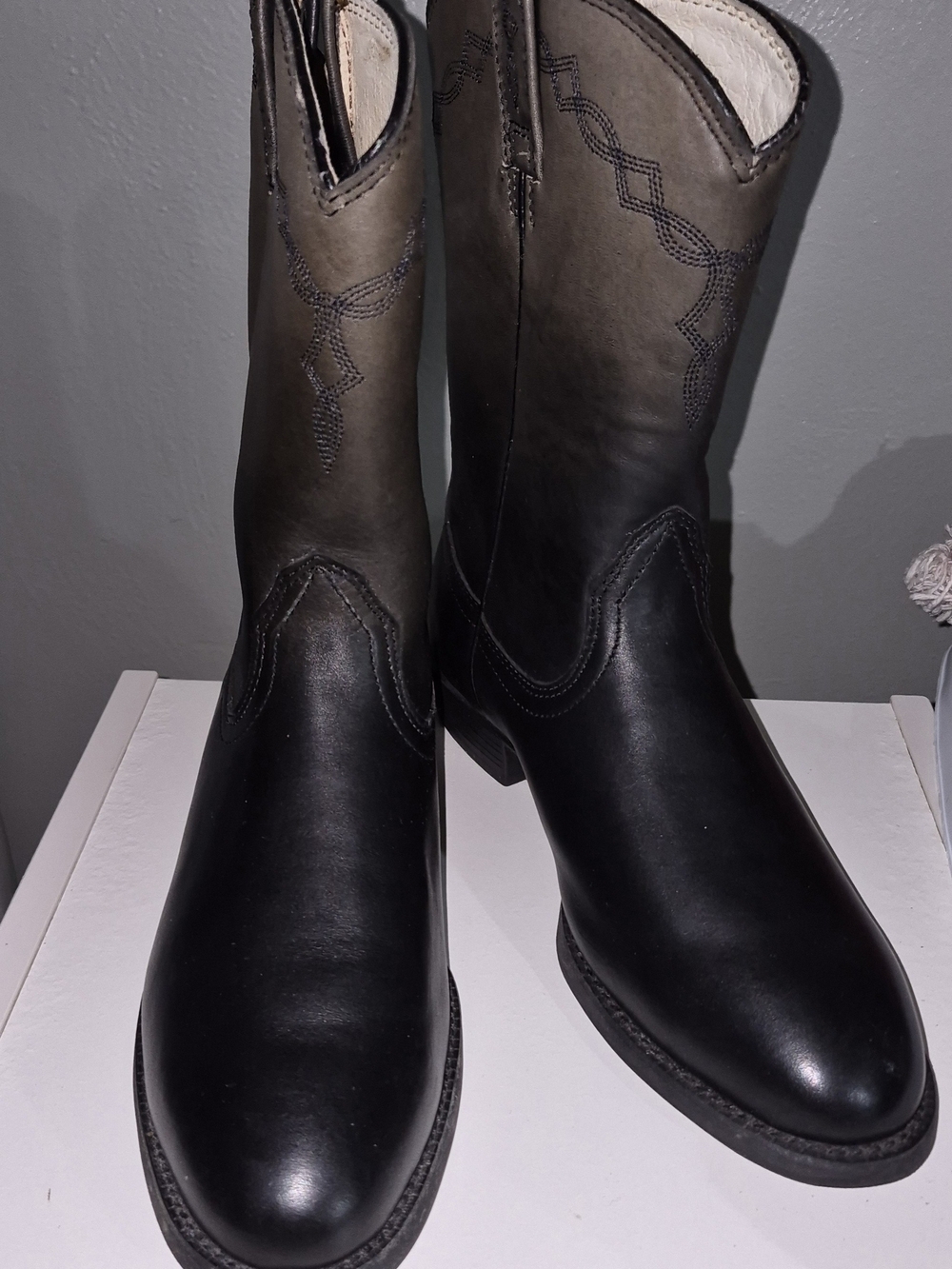 Women's Ariat Black and Brown Western Cowboy Boots Size 8C Wide Width